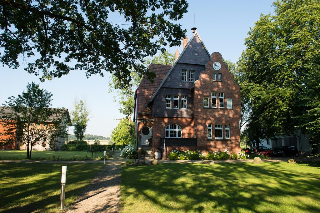 Hotel Gut Bardenhagen Bagian luar foto